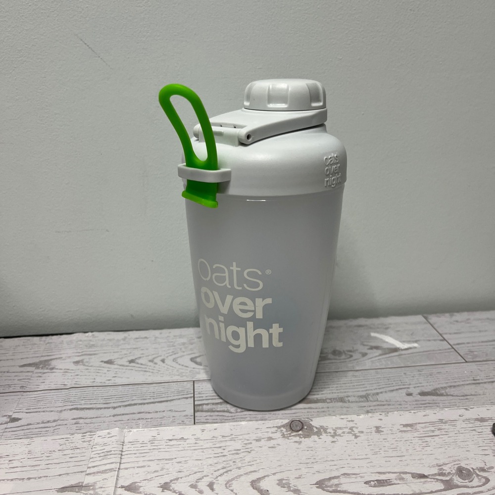 Oats Overnight BlenderBottle Shaker Cup White Green Loop 20oz Meal Prep Bottle